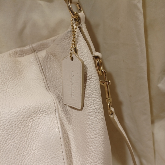 Coach Isabella - Picture 7 of 14